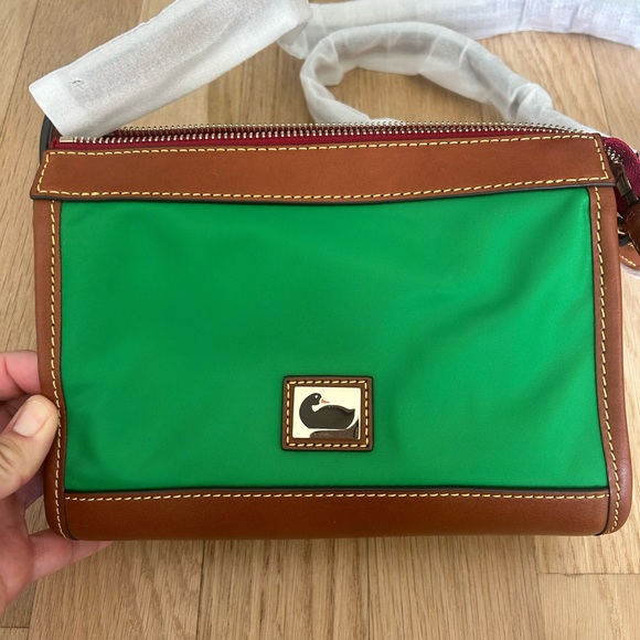 New Dooney & Bourke Wayfarer Zip Green and Brown Crossbody Bag - Picture 2 of 10